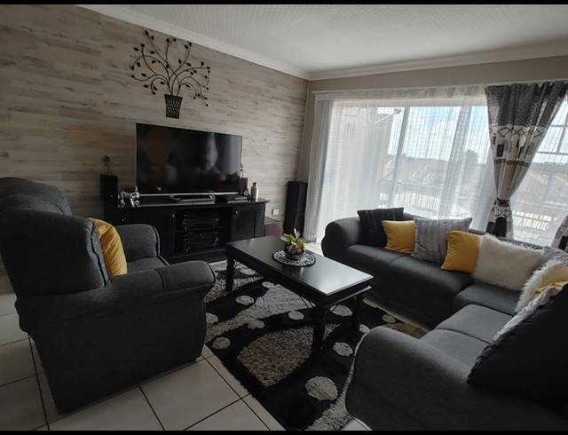 2 BEDROOM PROPERTY TO RENT IN SONNEVELD